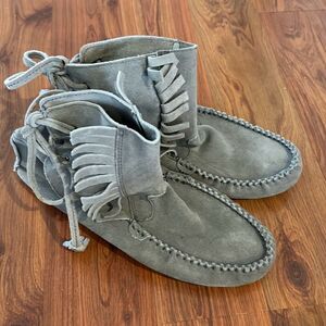 New j.Crew gray suede high top moccasins with fringe size 9